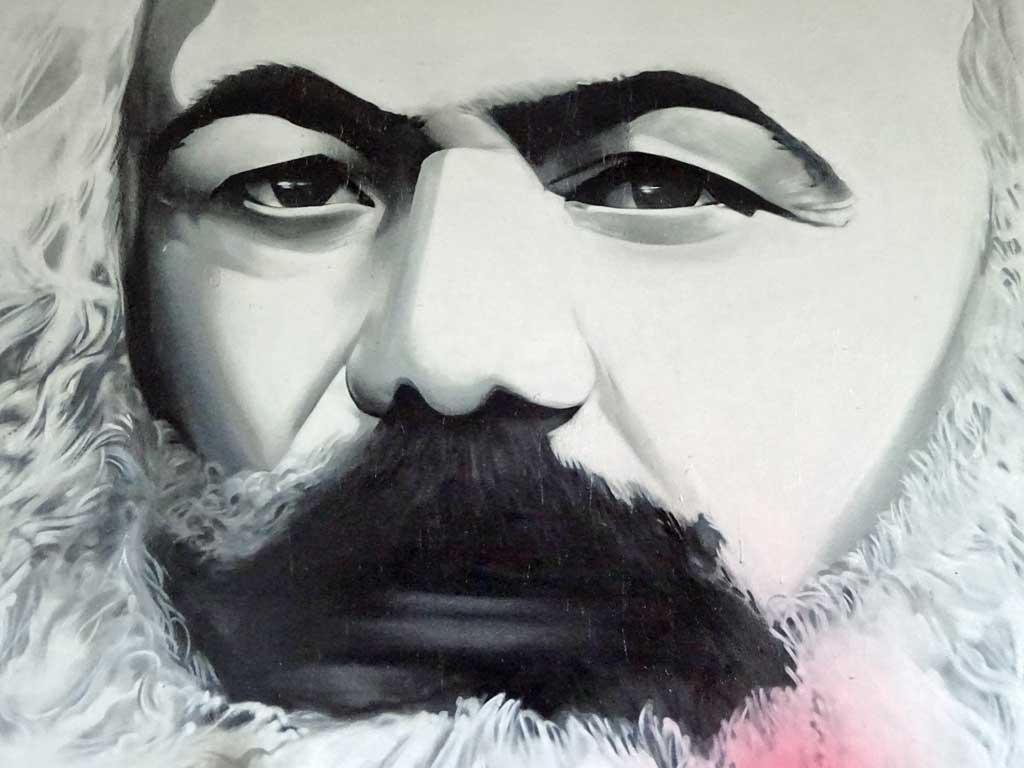 Street Art in Frankfurt: 200 Jahre Karl Marx - Mural an der Friedensbrücke