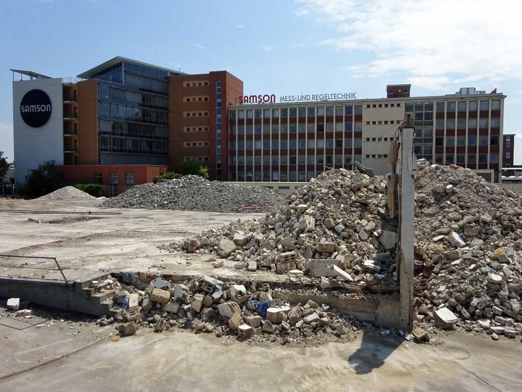 Abbrucharbeiten Audi Zentrum Frankfurt Ost