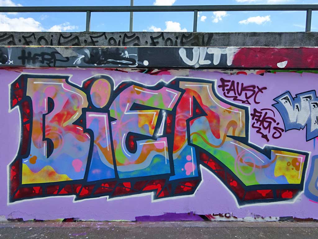 Bier-Graffiti bei der Hall of Fame in Frankfurt