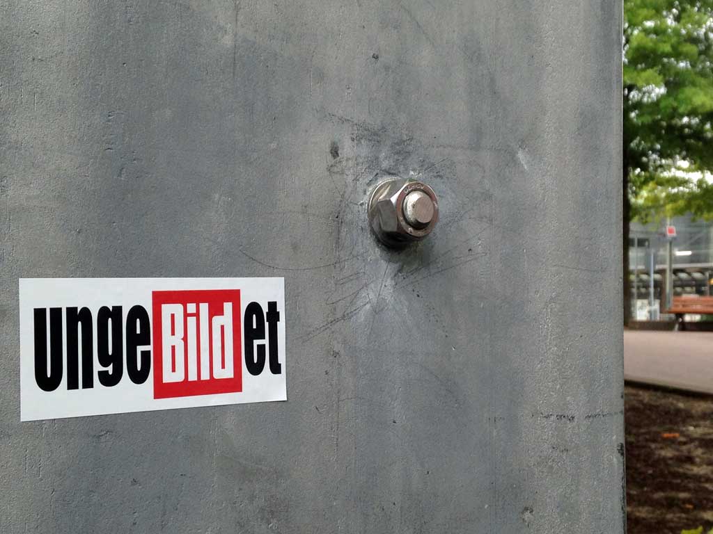 Straßen-Aufkleber in Frankfurt - UngebILDet