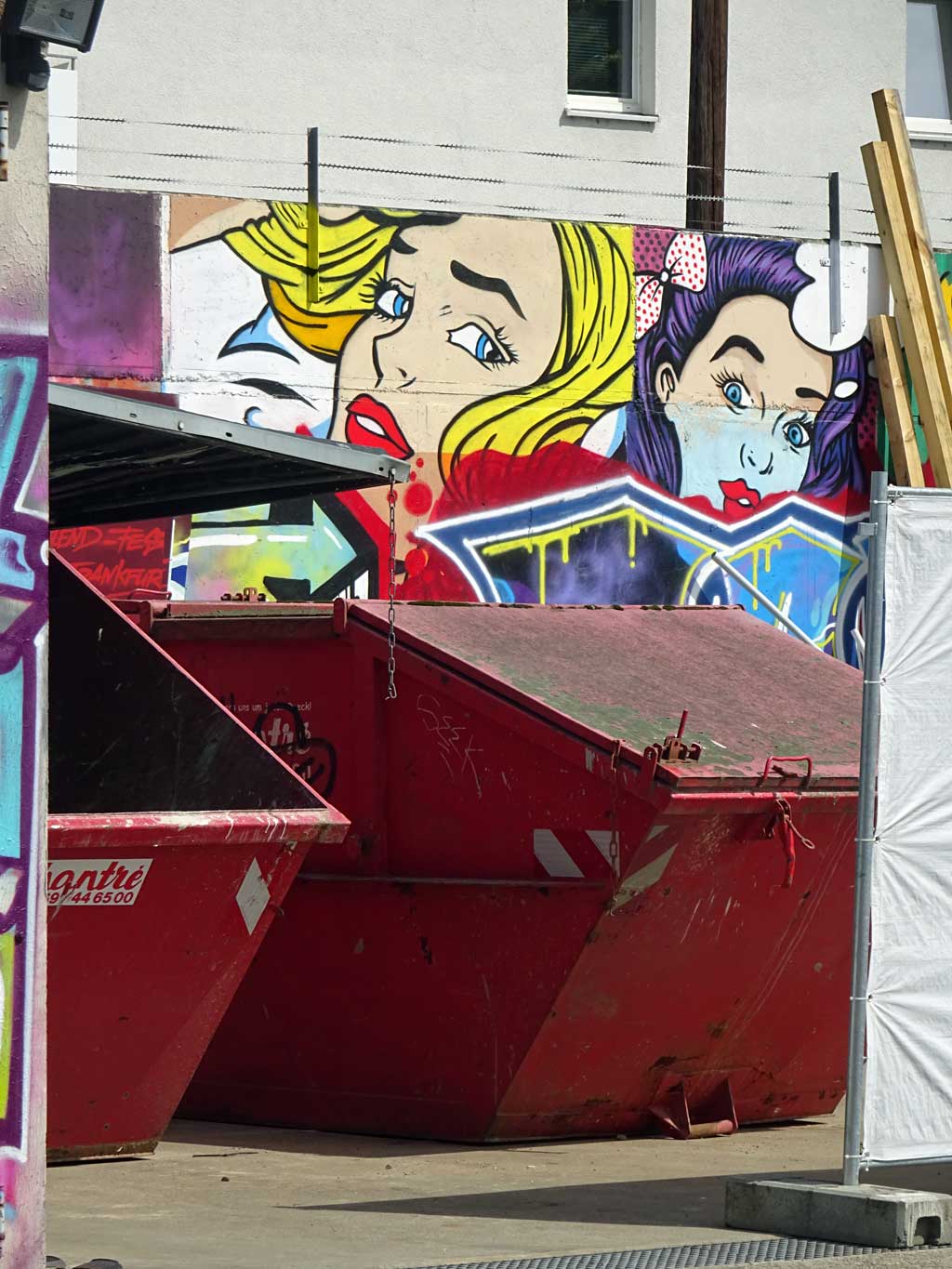 Streetart beim Blend Festival in Frankfurt im Stil von Roy Lichtensteins Pop Art