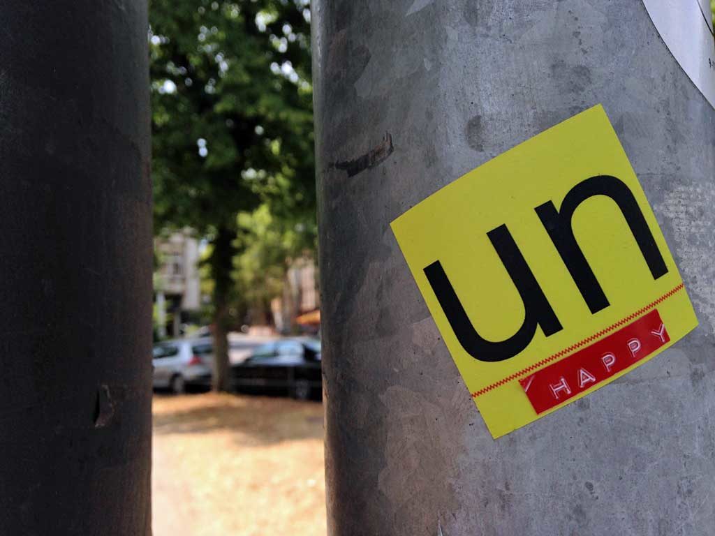 Gelber Aufkleber un HAPPY