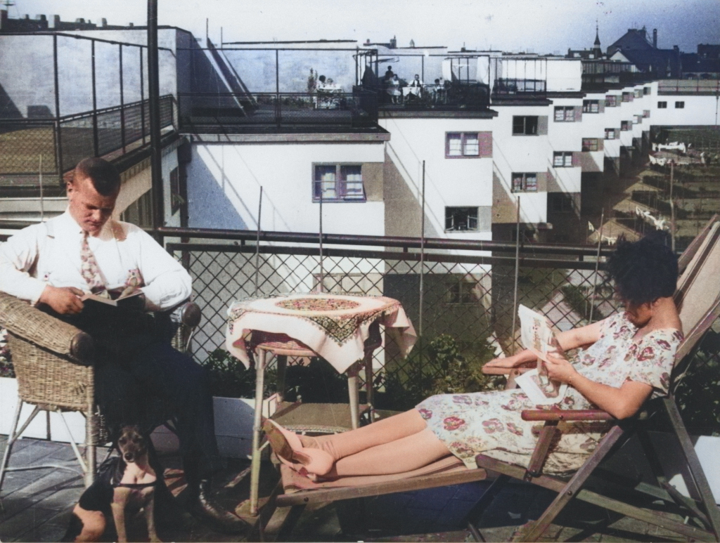 Schwarzweiß-Foto von Paul Wolff in der Siedlung Bruchfeldstraße in Frankfurt am Main.