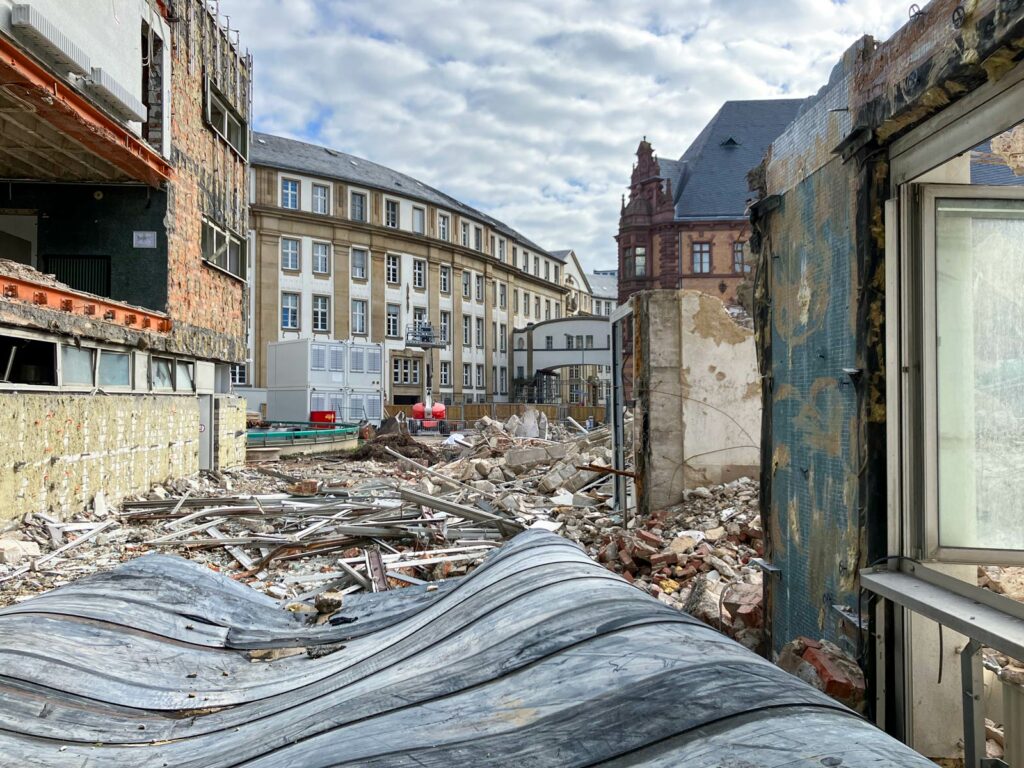Abbrucharbeiten am Justizentrum/Gerichtsviertel in der Frankfurter Innenstadt