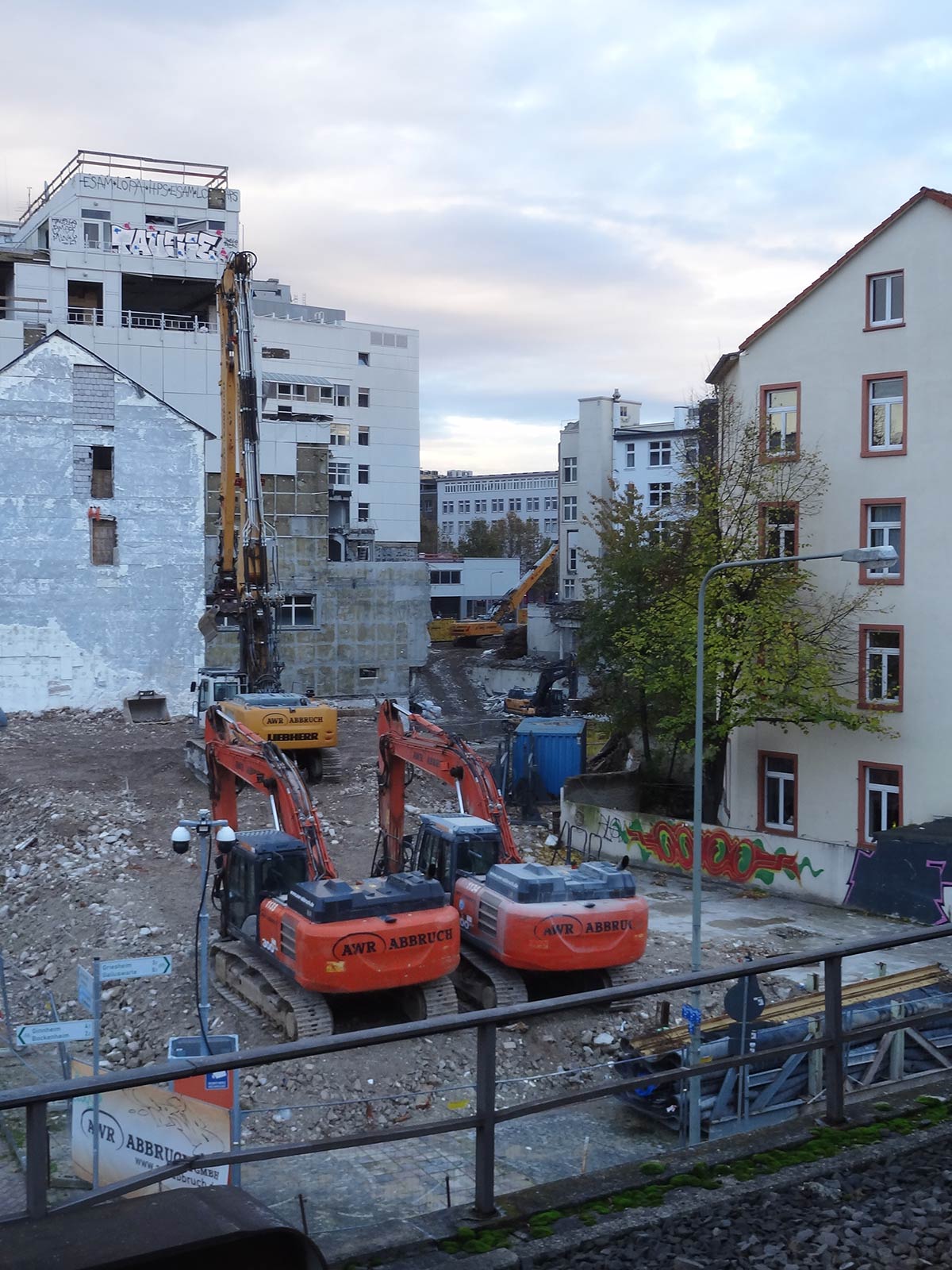 Abbrucharbeiten ehemaliges FAZ-Areal im Gallus in Frankfurt, November 2023