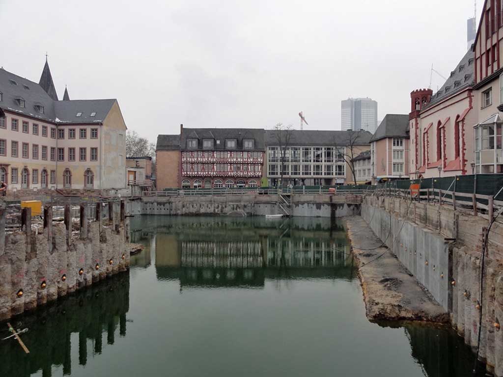 Baugrube beim Neubau des Historischen Museums in Frankfurt