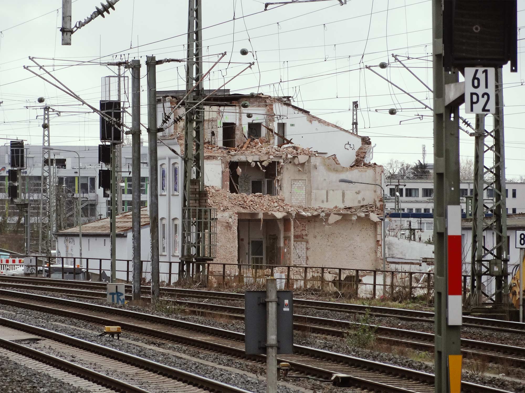 Abriss der Gebäude bei ehemaliger Hessengarage in Frankfurt