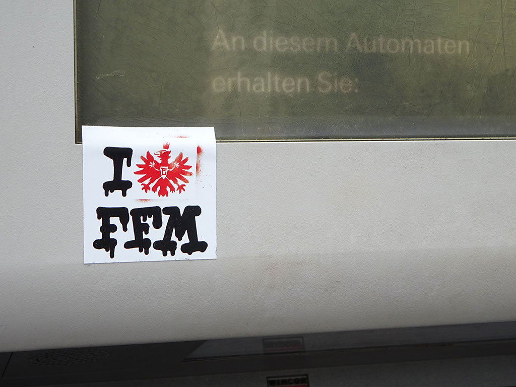 Abwandlung des I love NY Logo: I LOVE FFM mit Eintracht Wappen