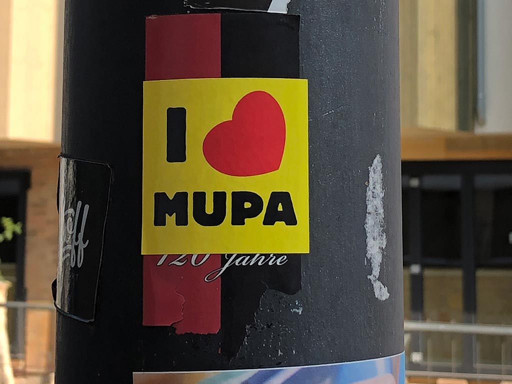 Abwandlung des I love NY Logo: I love MUPA