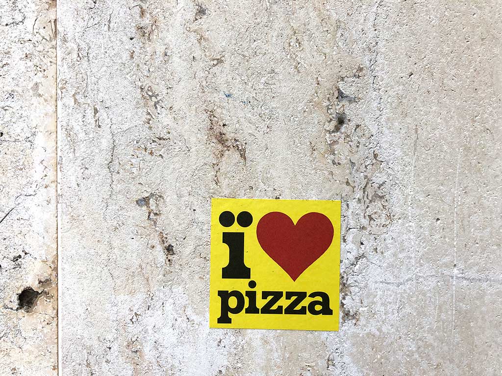 Abwandlung des I love NY Logo: Ï love pizza