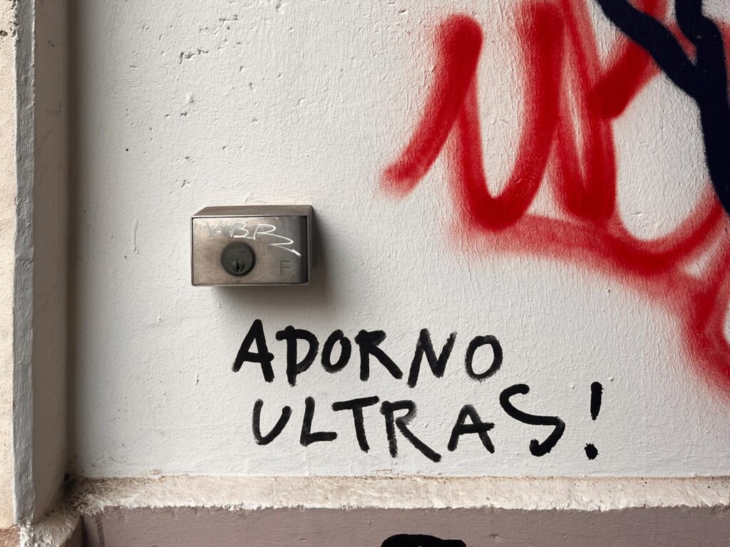 Adorno Ultras