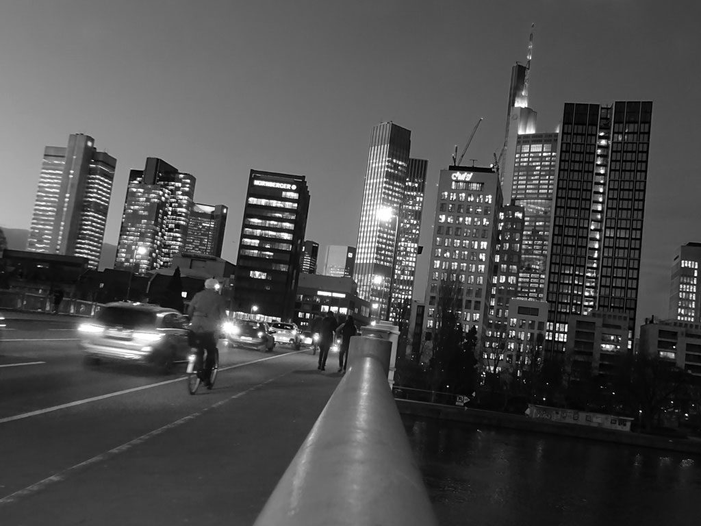 schwarz-weiss-fotografie frankfurt skyline