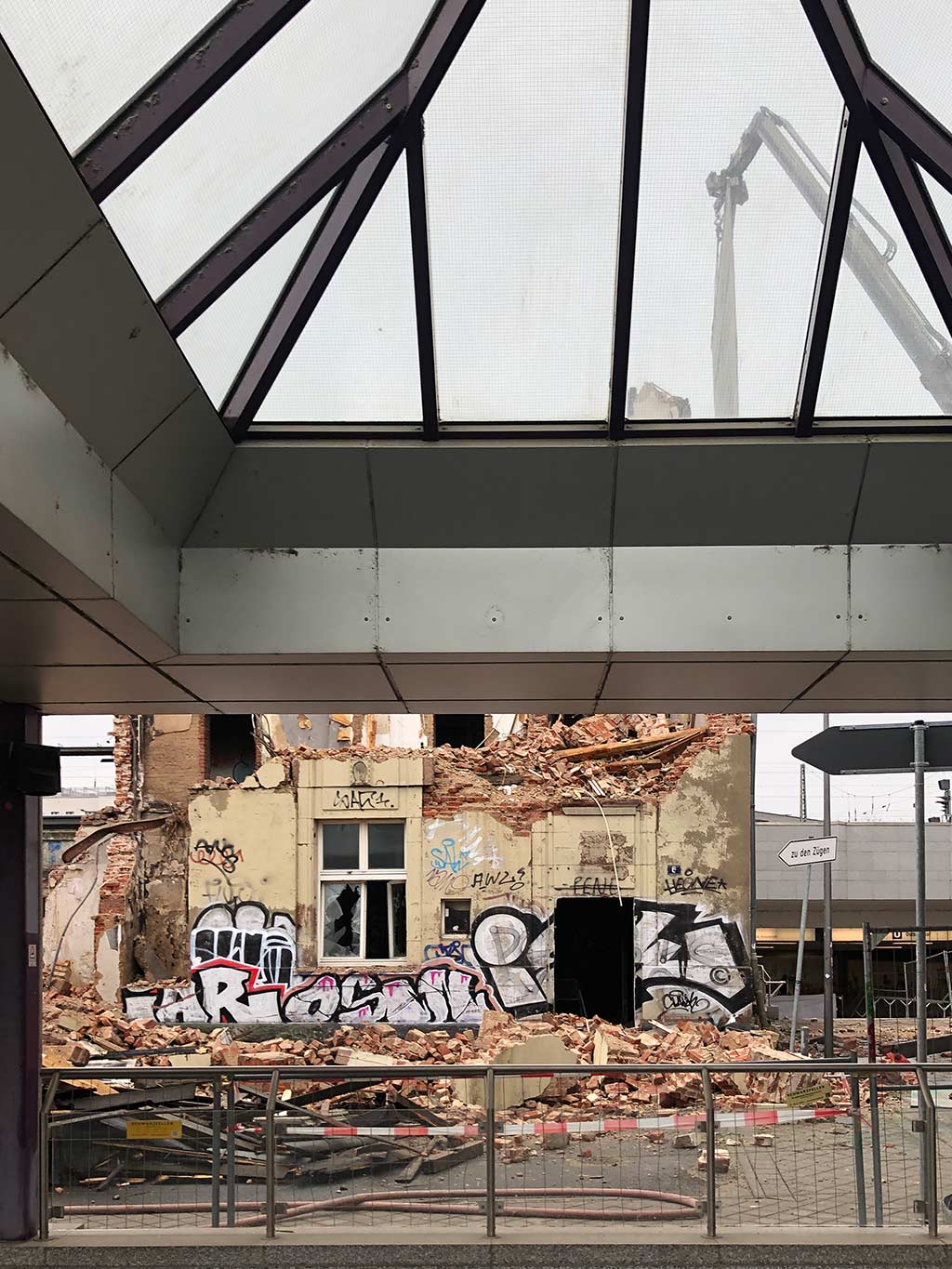 Alter Frankfurter Ostbahnhof abgerissen