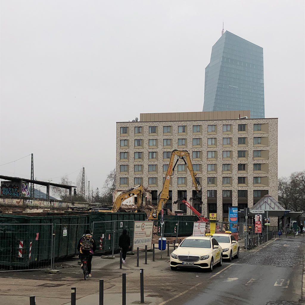Alter Frankfurter Ostbahnhof abgerissen