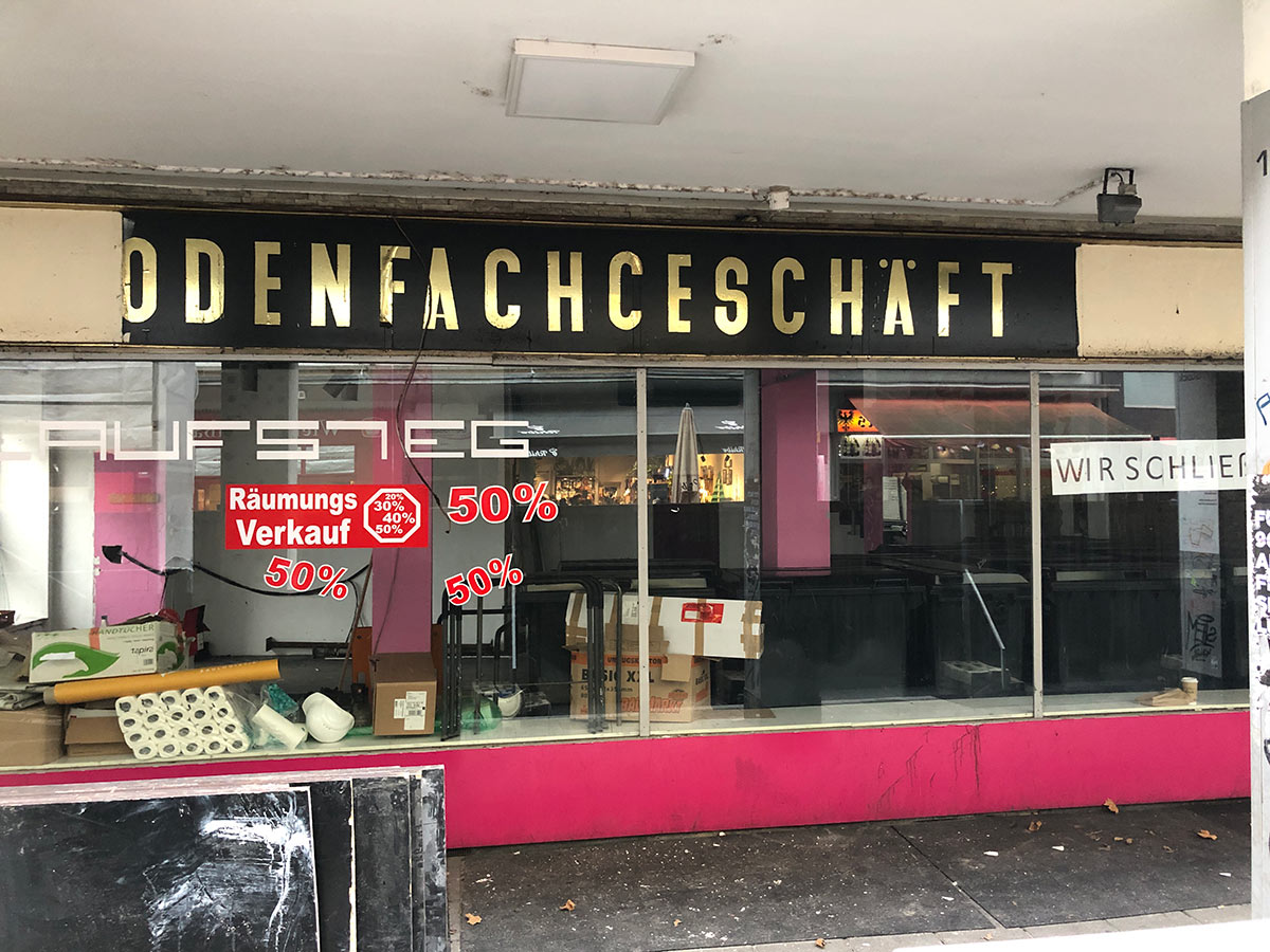 Alter Schriftzug Ledermodenfachgeschäft in der Frankfurter Innenstadt