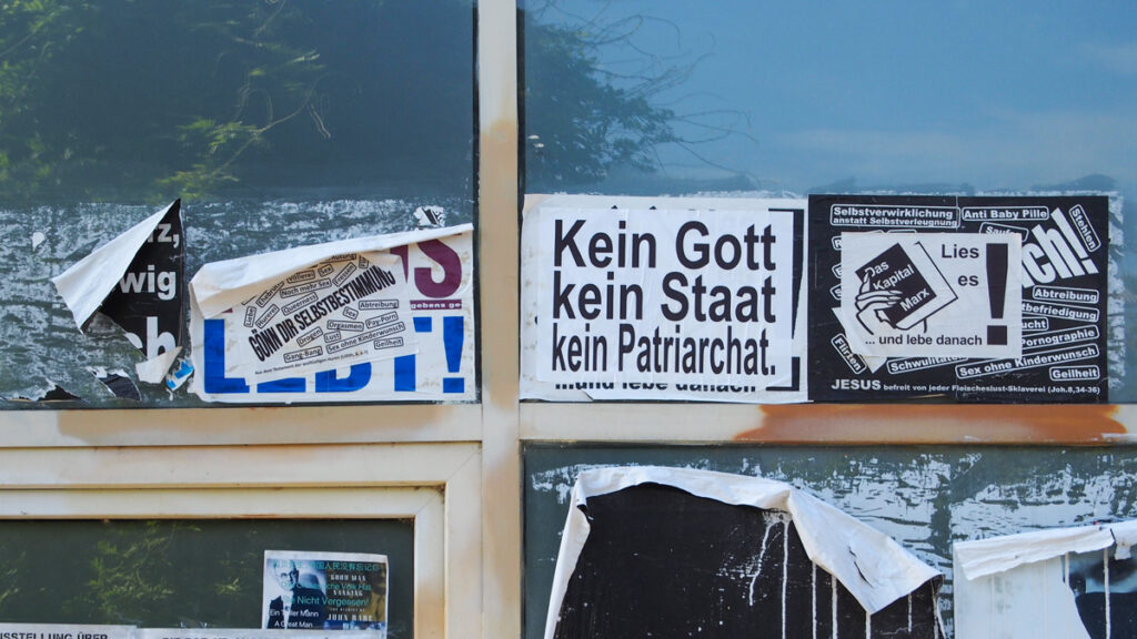 Anarcho-feministische Plakatierung gegen evangelikal-fundamentalistische Positionen rund um den Campus Bockenheim in Frankfurt