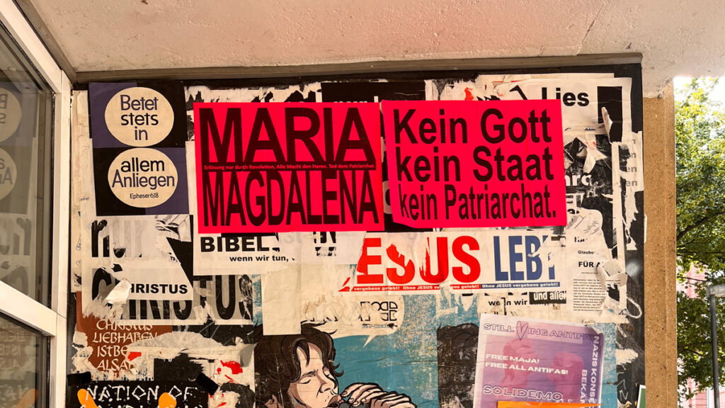 Anarcho-feministische Plakatierung gegen evangelikal-fundamentalistische Positionen rund um den Campus Bockenheim in Frankfurt