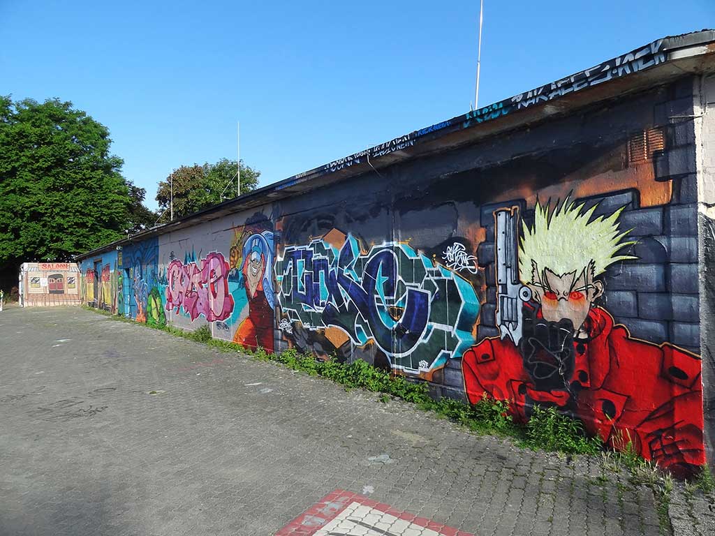 Anime-, Comic- und Manga-Charaktere am Freibad in Bad Vilbel