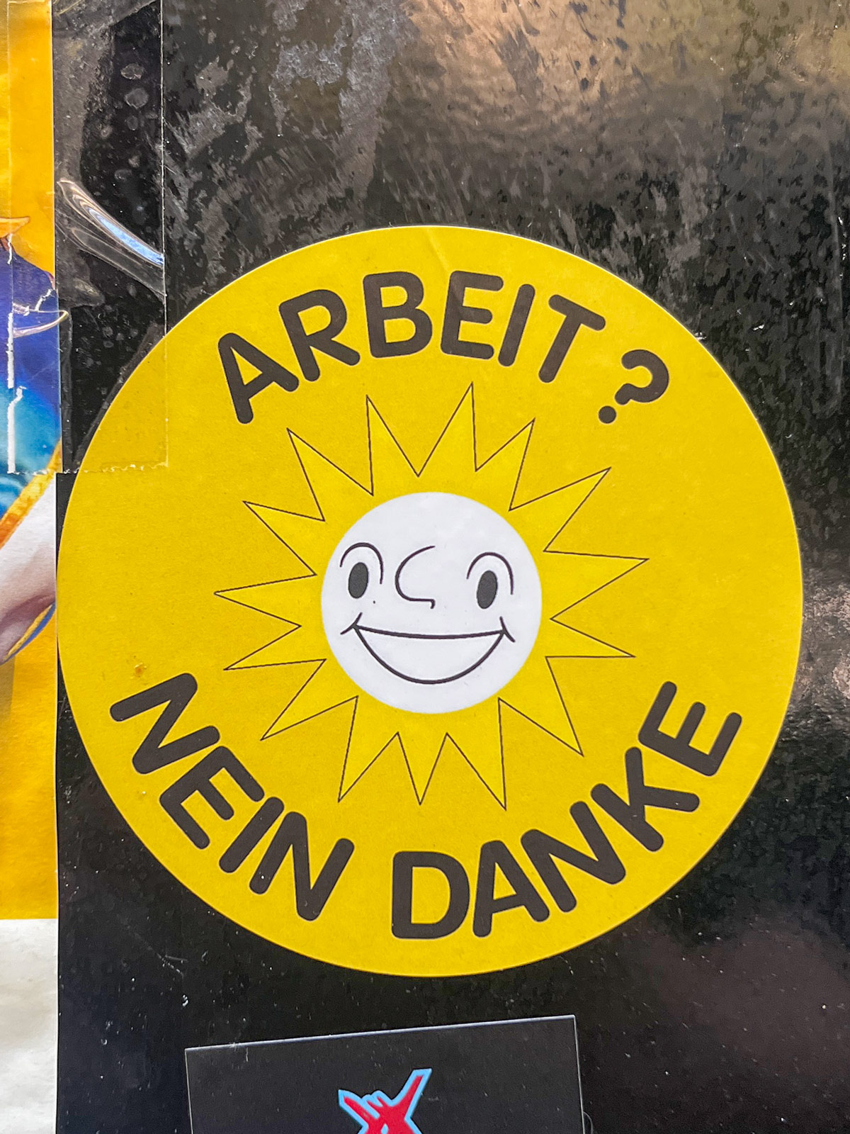 Arbeit? Nein Danke – Abwandlung des „Atomkraft? Nein Danke“-Logos