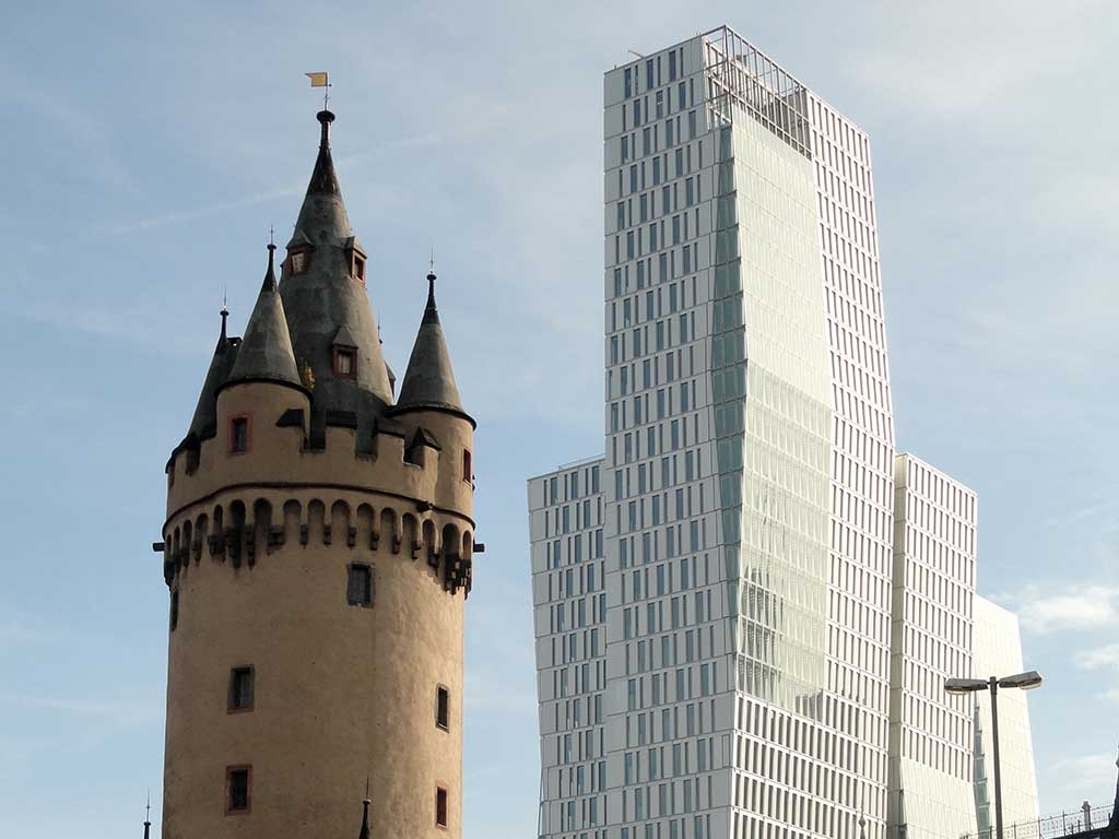 Eschenheimer Turm und Palais Quasrtier