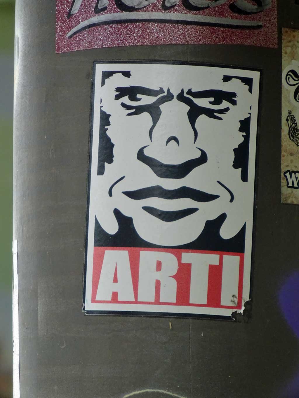 Sticker-Art rund um den Brückenkopf Mainz-Kastel