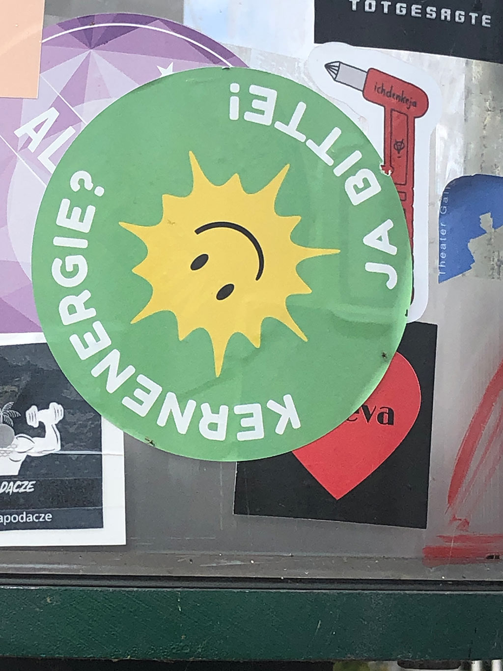 Abwandlung des Logos „Atomkraft Nein Danke" - KERNENERGIE? JA BITTE!
