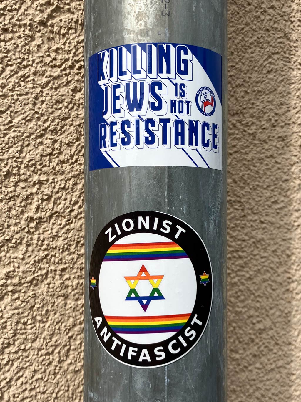 Aufkleber, Banner, Sprüche und Zettel in Frankfurt zum Krieg zwischen Israel und Palästina bzw. der Hamas