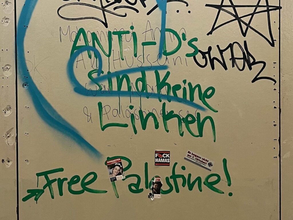 Aufkleber, Banner, Sprüche und Zettel in Frankfurt zum Krieg zwischen Israel und Palästina bzw. der Hamas