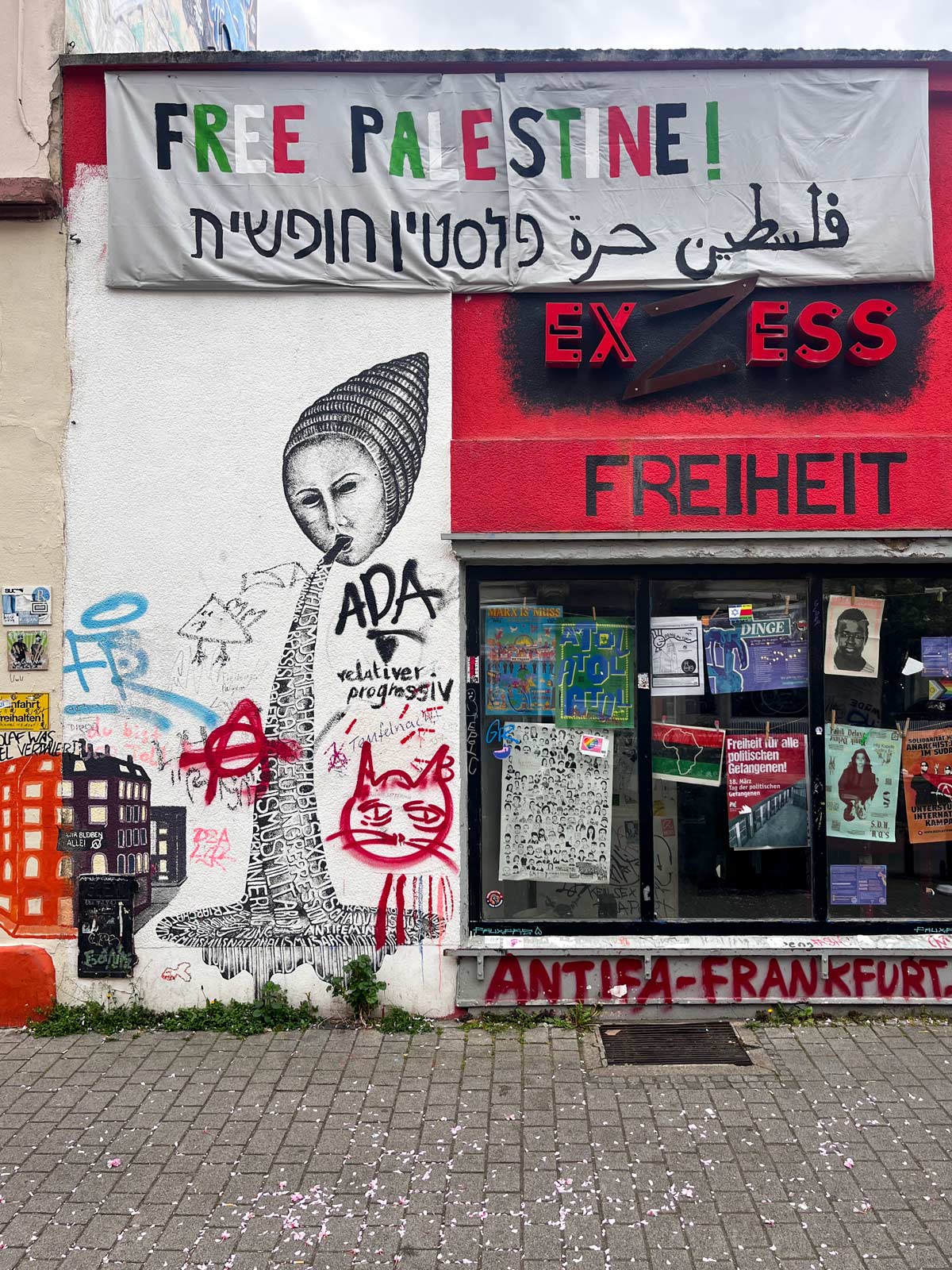 Aufkleber, Banner, Sprüche und Zettel in Frankfurt zum Krieg zwischen Israel und Palästina bzw. der Hamas