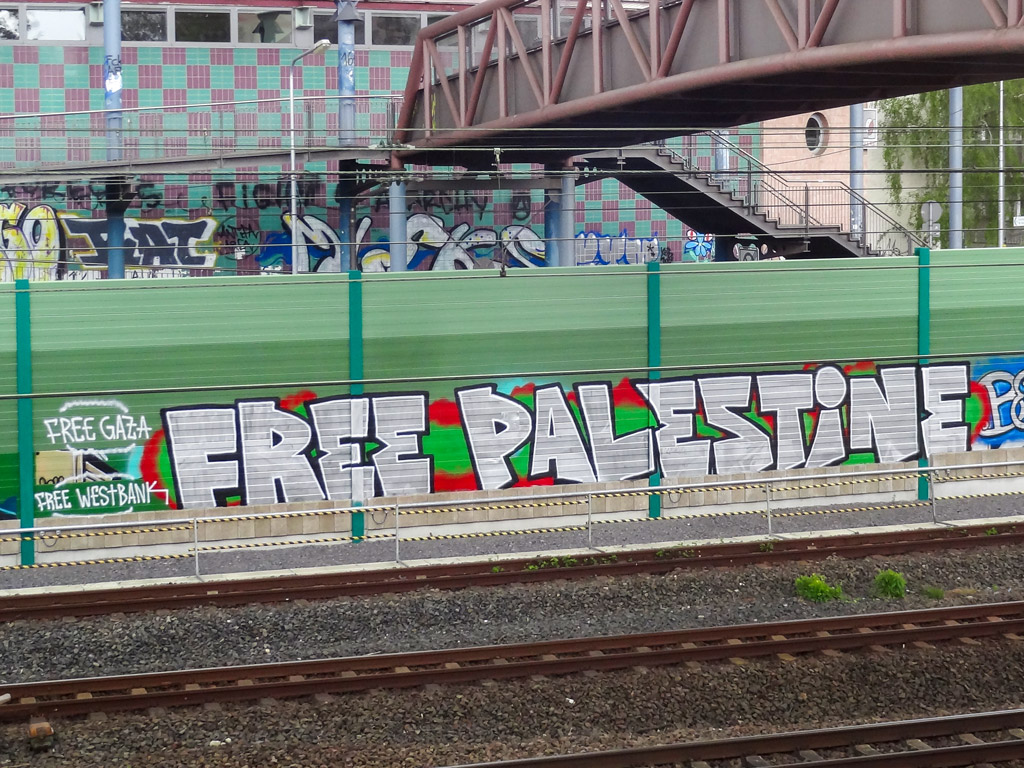 Aufkleber, Banner, Sprüche und Zettel in Frankfurt zum Krieg zwischen Israel und Palästina bzw. der Hamas