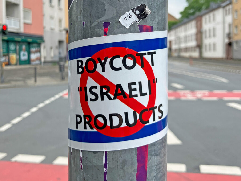 Aufkleber, Banner, Sprüche und Zettel in Frankfurt zum Krieg zwischen Israel und Palästina bzw. der Hamas