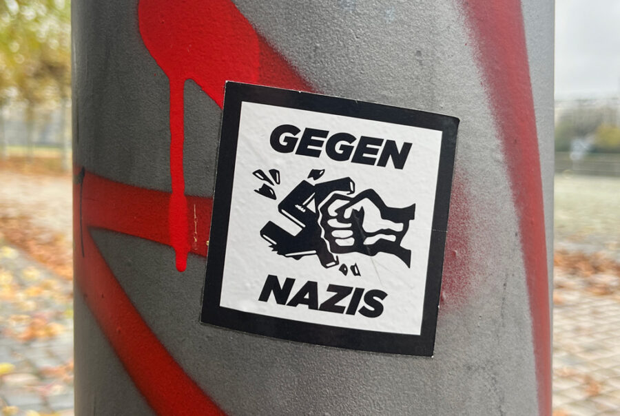 Aufkleber-Meme: Gegen Nazis