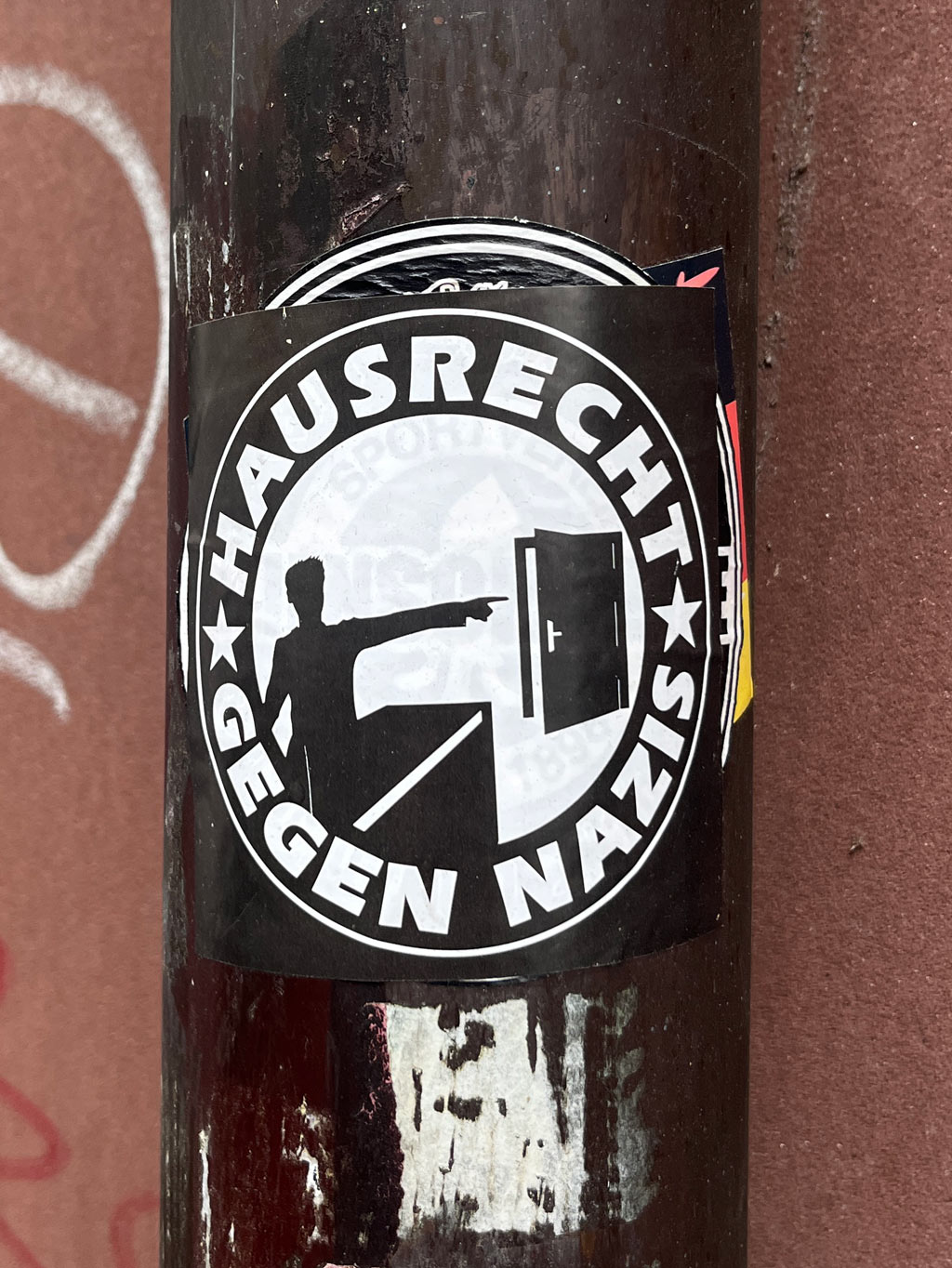 Aufkleber-Meme: Haurecht gegen Nazis
