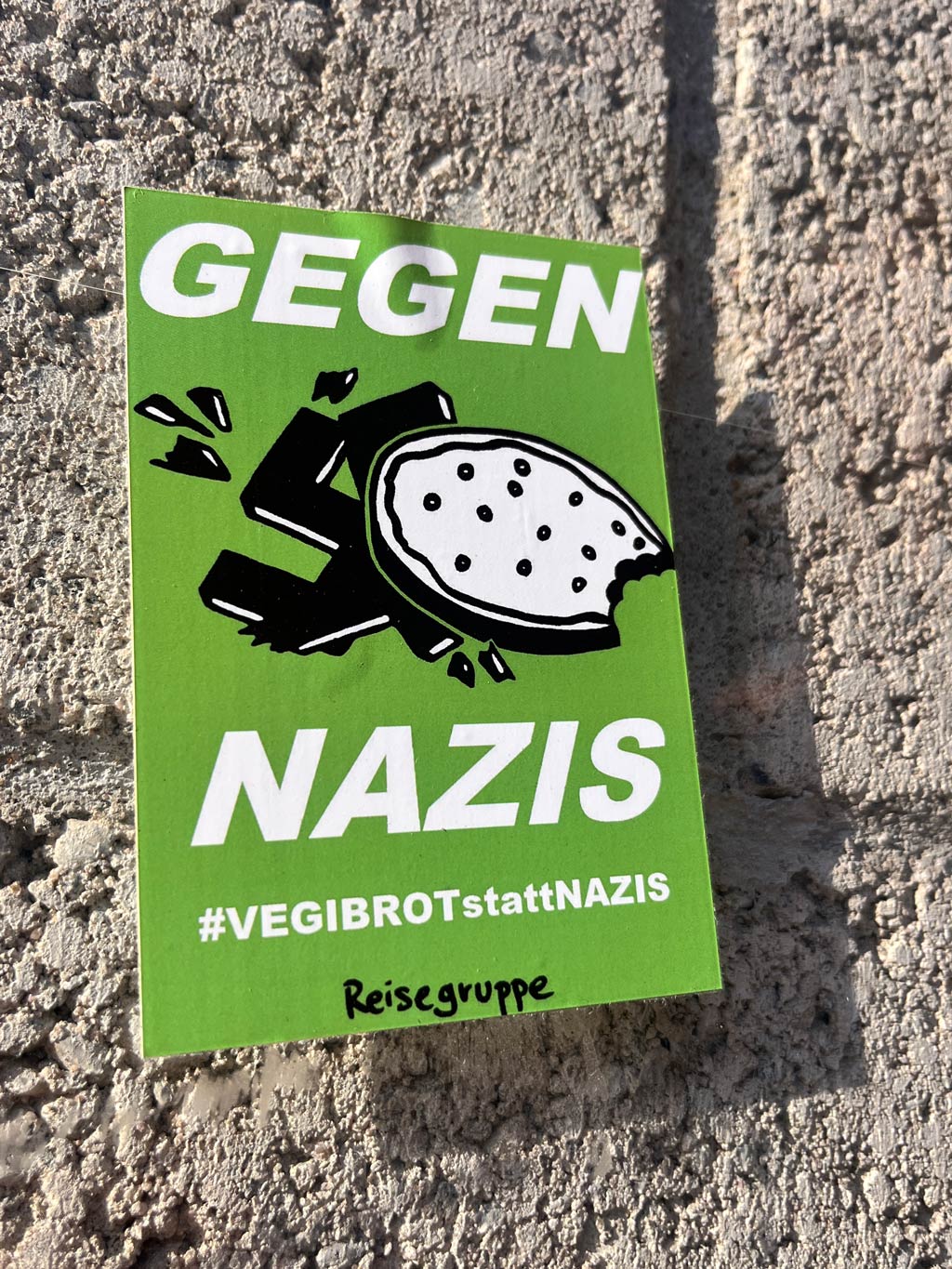 Aufkleber-Meme: Vegibrot gegen Nazis