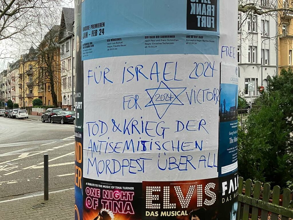 Aufkleber, Zettel und Parolen zum Israel-Gaza-Krieg in den Straßen Frankfurts