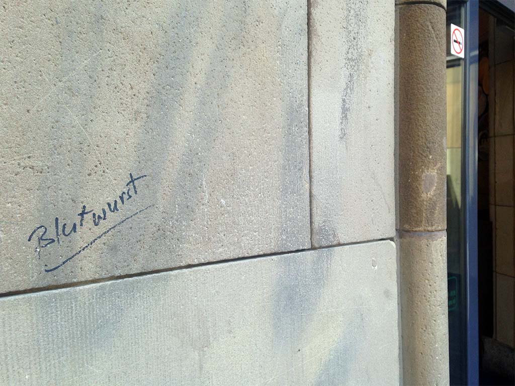 Streetart mit der Blutwurst