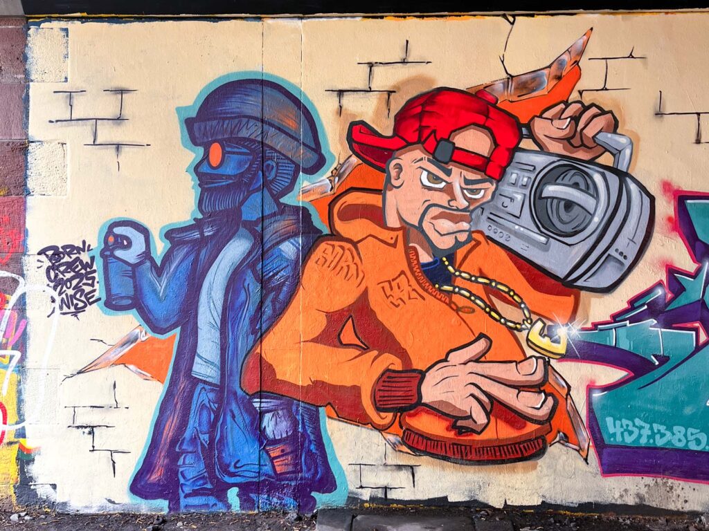 Born-Equal-Wall an der Friedensbrücke Frankfurt