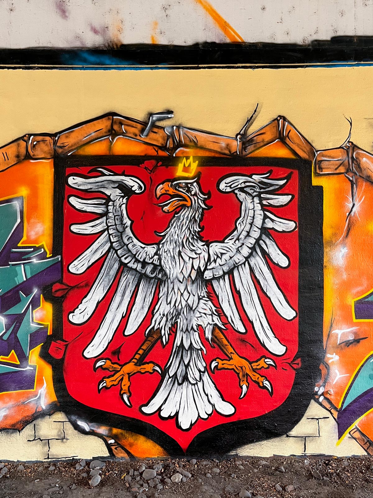 Born-Equal-Wall an der Friedensbrücke Frankfurt