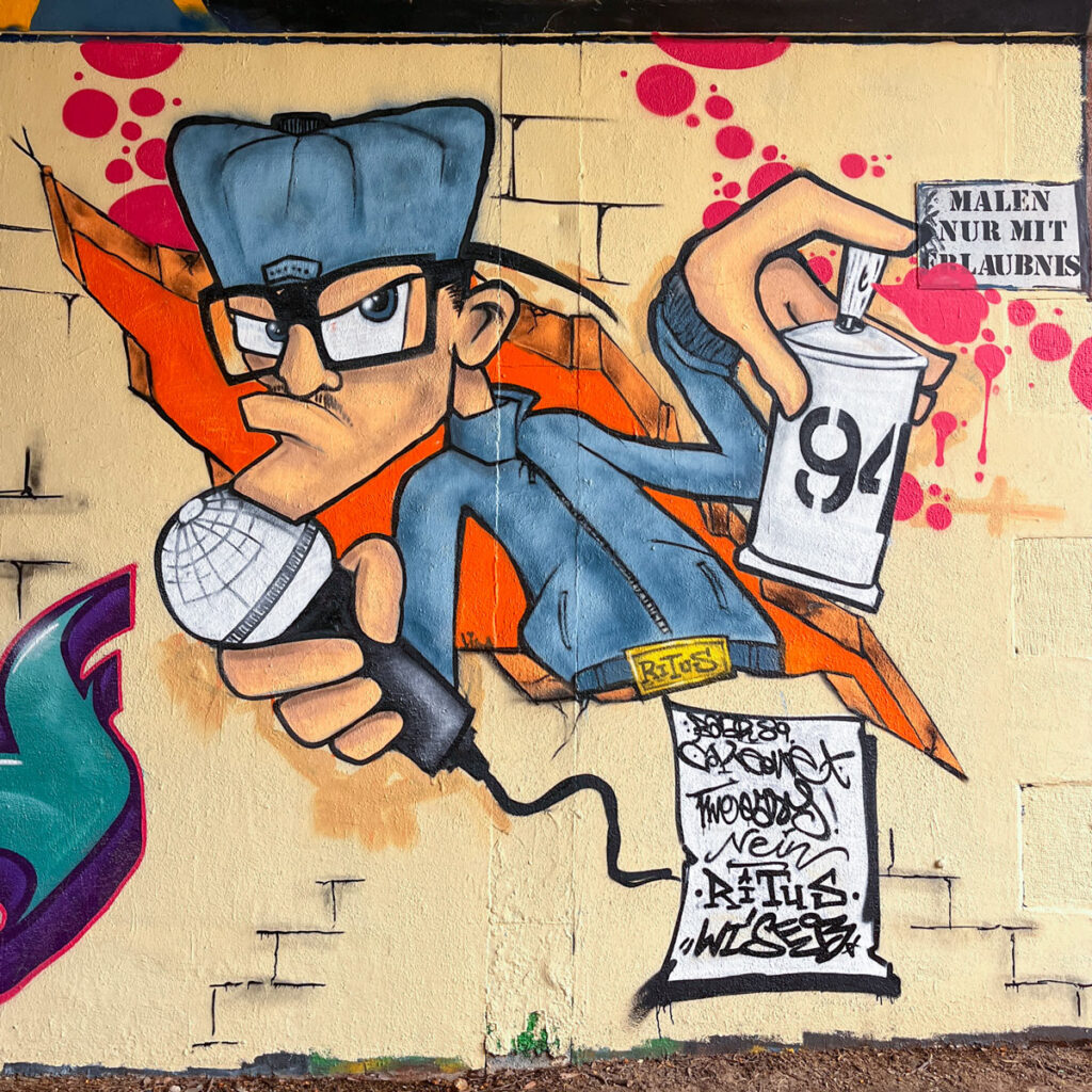 Born-Equal-Wall an der Friedensbrücke Frankfurt