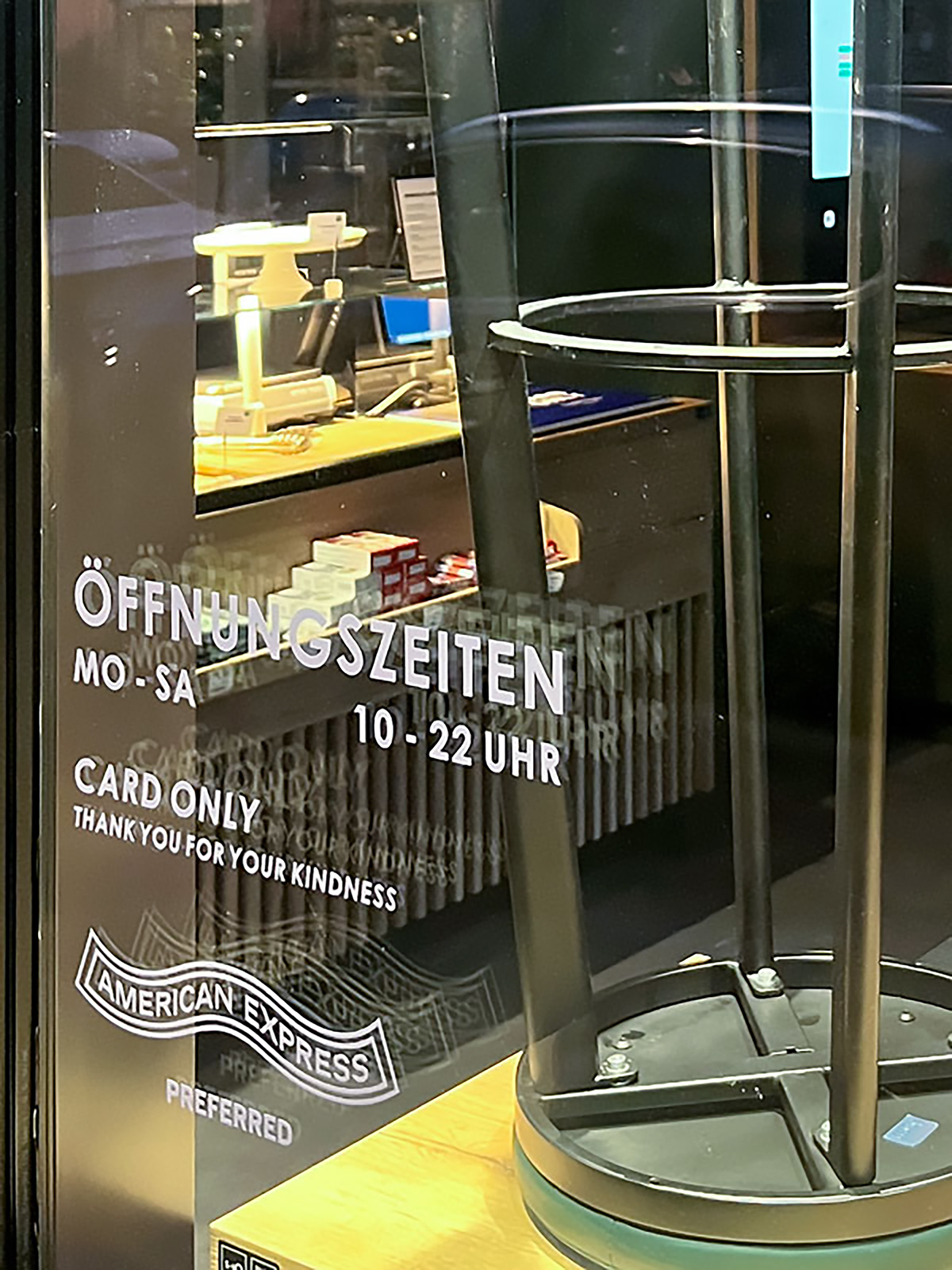 Cards Only, American Express preferred in einem Geschäft in der Frankfurter Altstadt