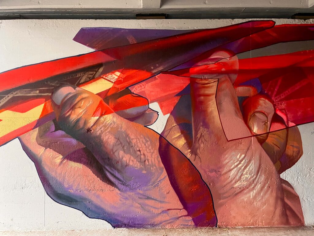 Case Ma’Claim – Papierflieger-Wandbild in Bad Vilbel