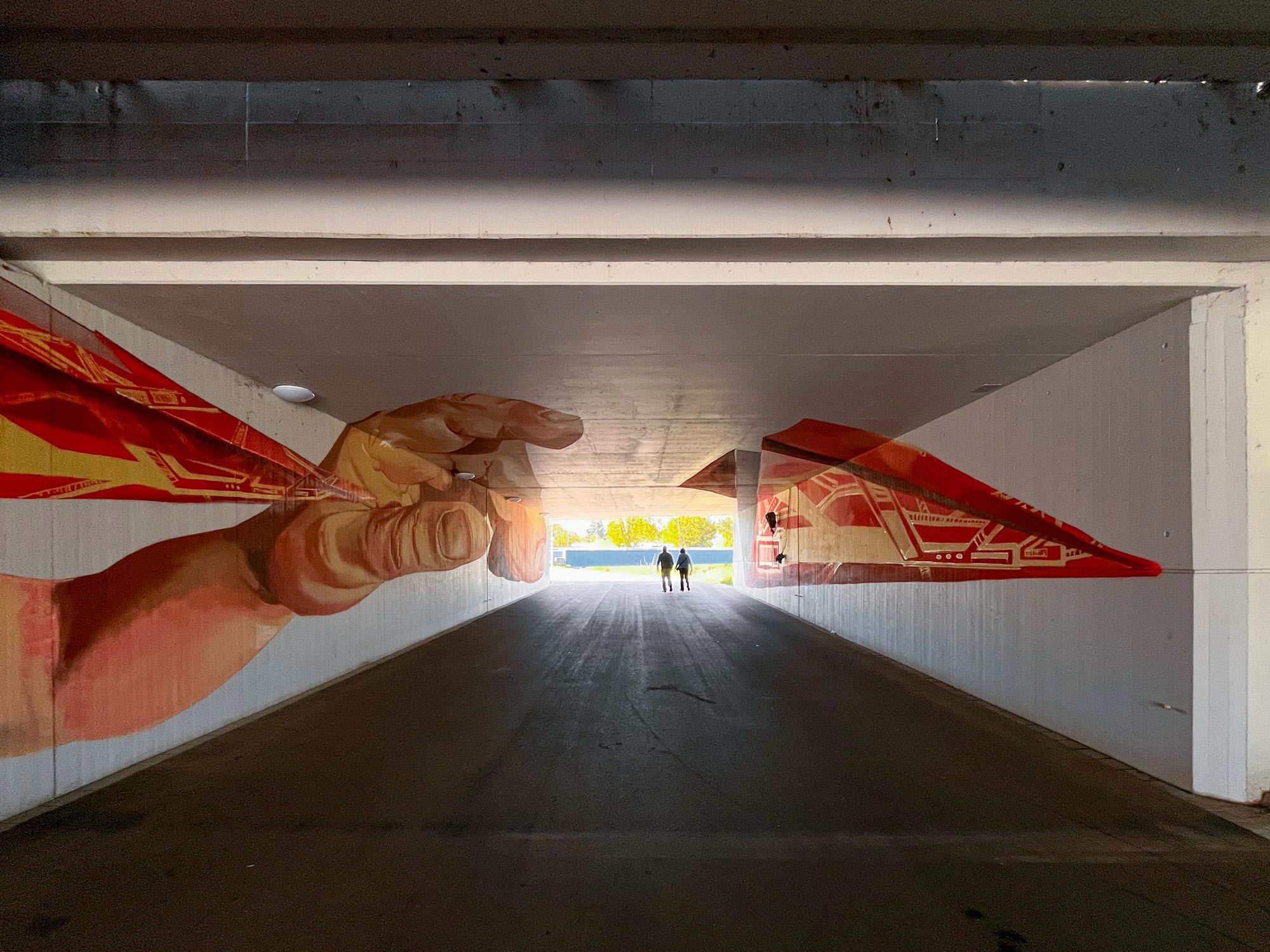 Case Ma’Claim – Papierflieger-Wandbild in Bad Vilbel