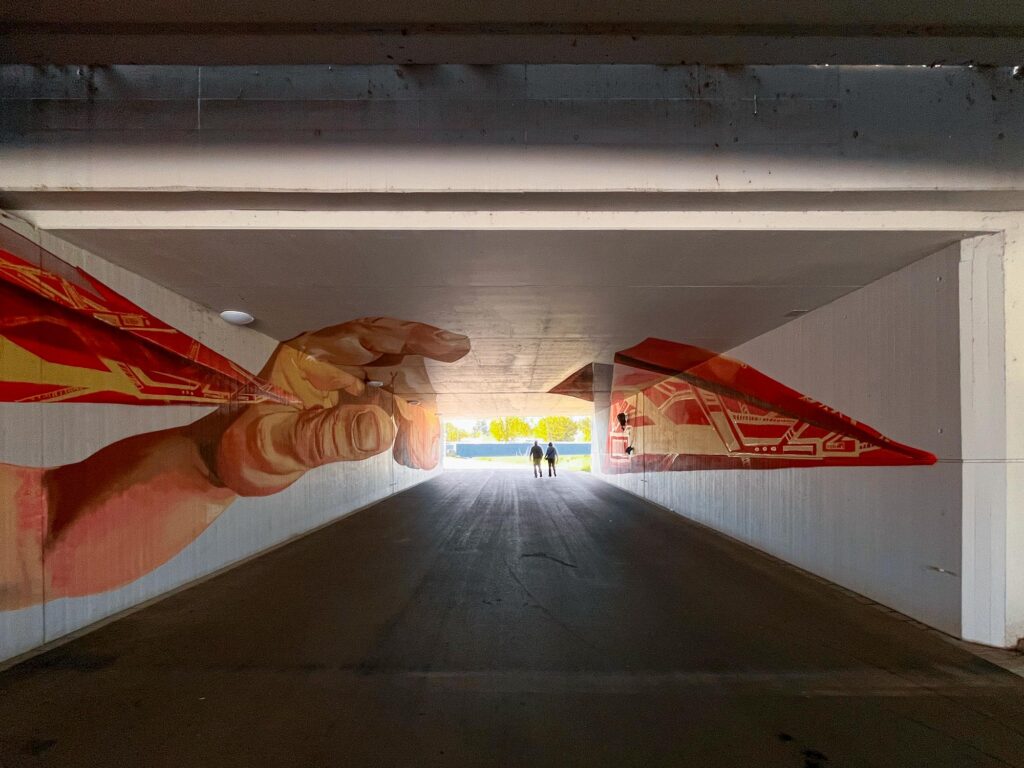 Case Ma’Claim – Papierflieger-Wandbild in Bad Vilbel