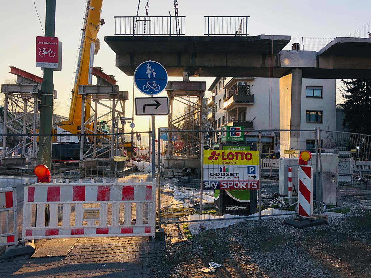 Cassella-Brücke in Frankfurt-Fechenheim wird abgerissen