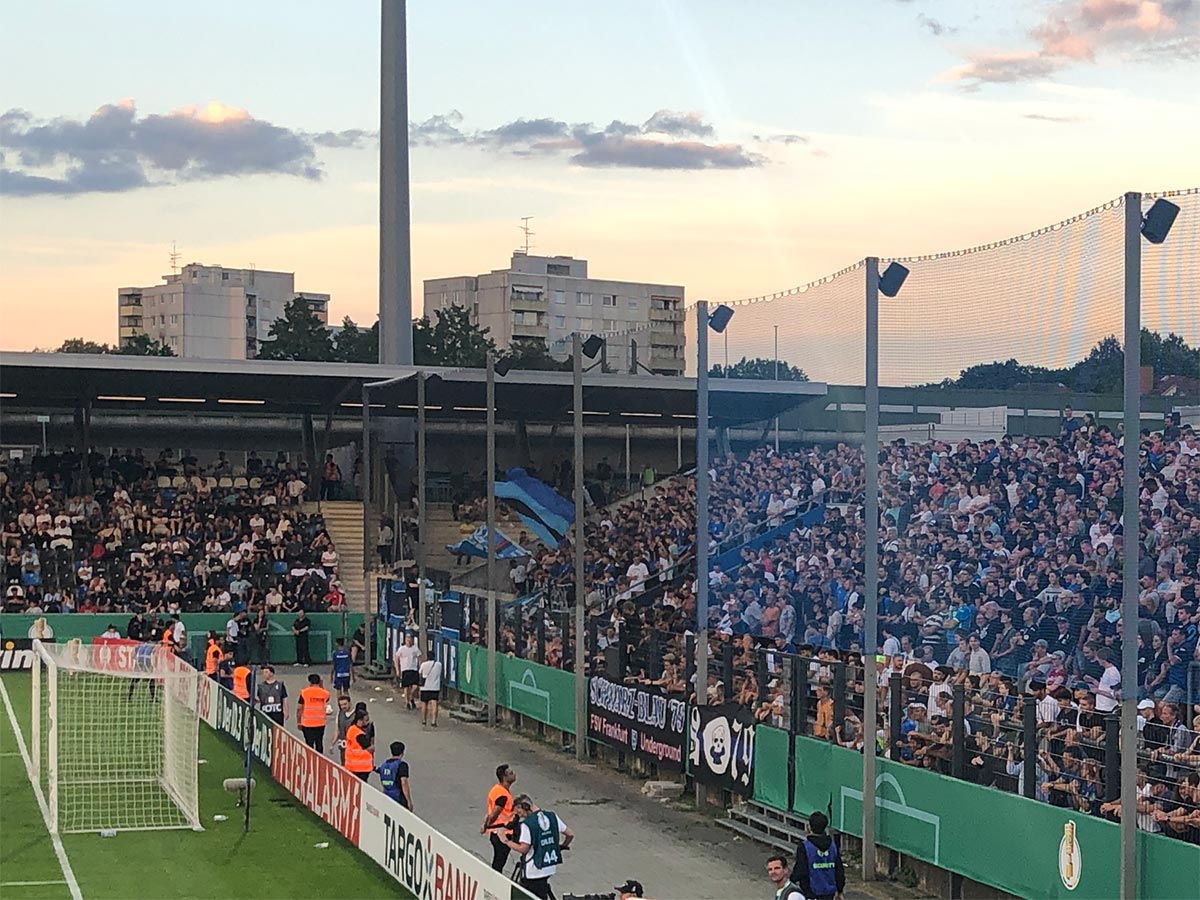 DFB-Pokal-Spiel zwischen dem FSV Frankfurt und Hansa Rostock