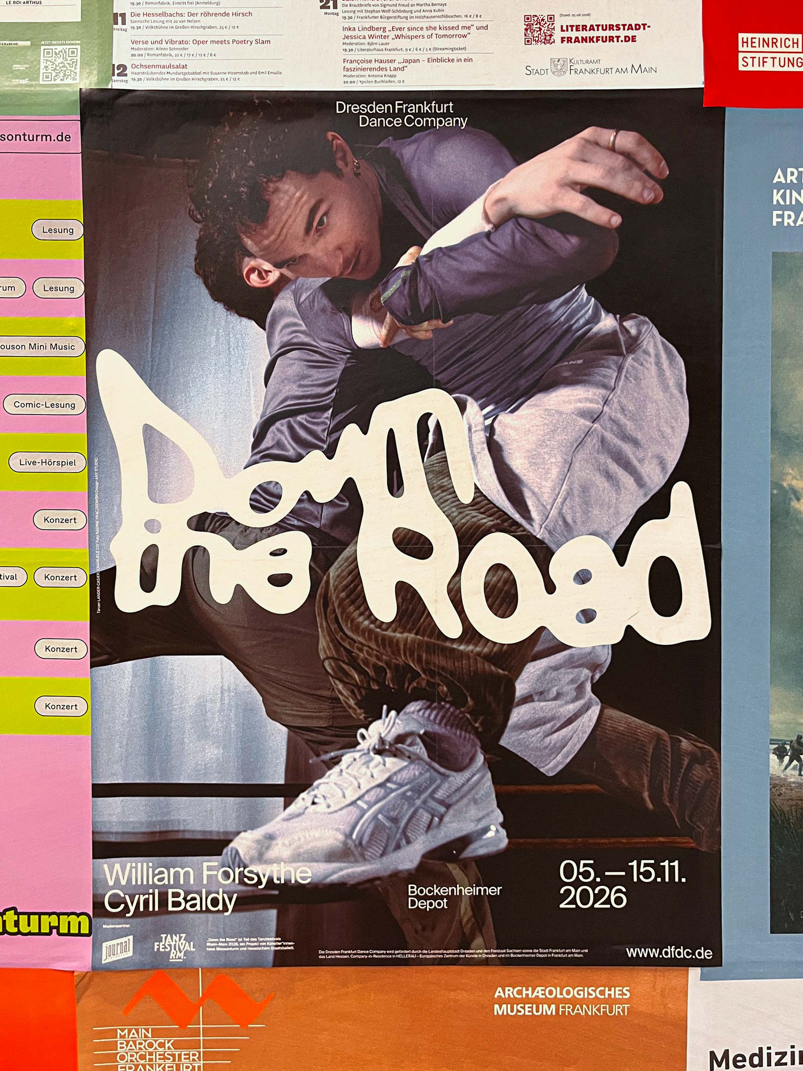 Plakatdesign in Frankfurt: Dresden Frankfurt Dance Company – Down the Road