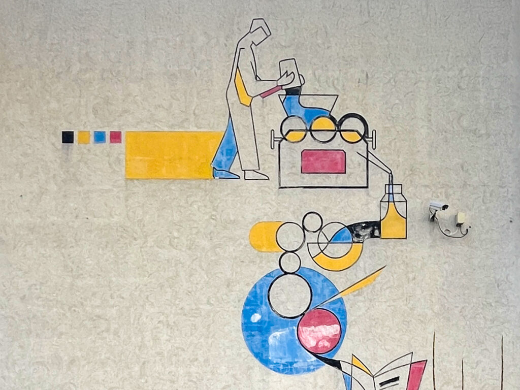 Druckverfahren als Wandbild an Hausfassade in Frankfurt am Main