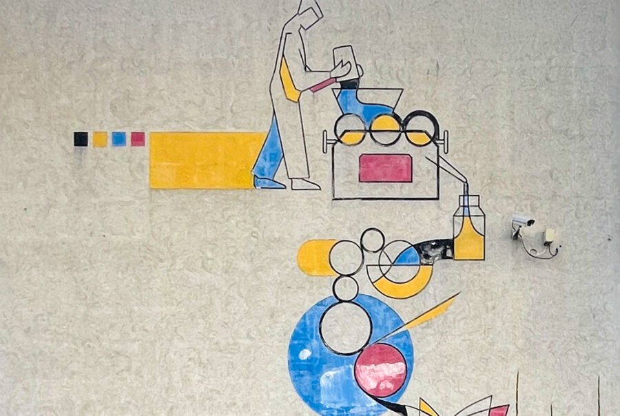 Druckverfahren als Wandbild an Hausfassade in Frankfurt am Main