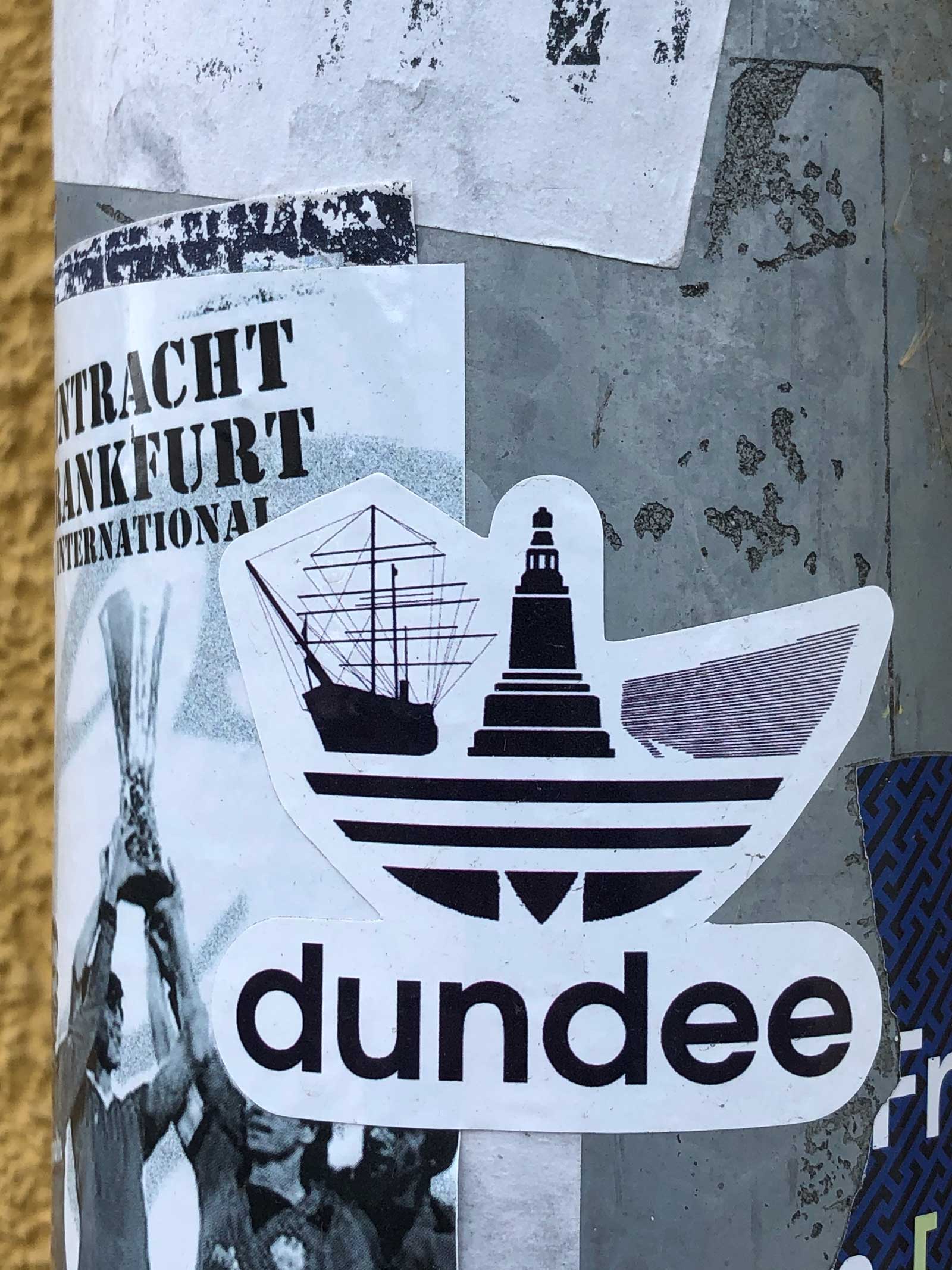 Dundee - Adidas Rebranding Logo Aufkleber