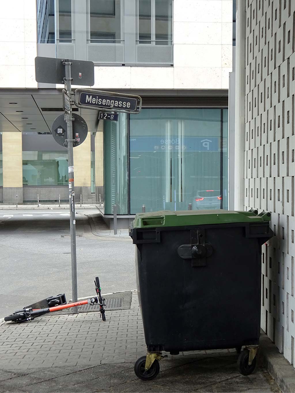 Ein E-Scooter in Frankfurt am Boden